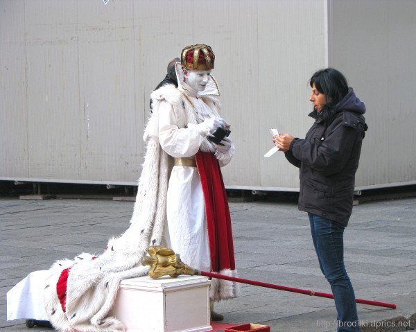 Ожившая статуя, Милан Ожившая статуя, Милан