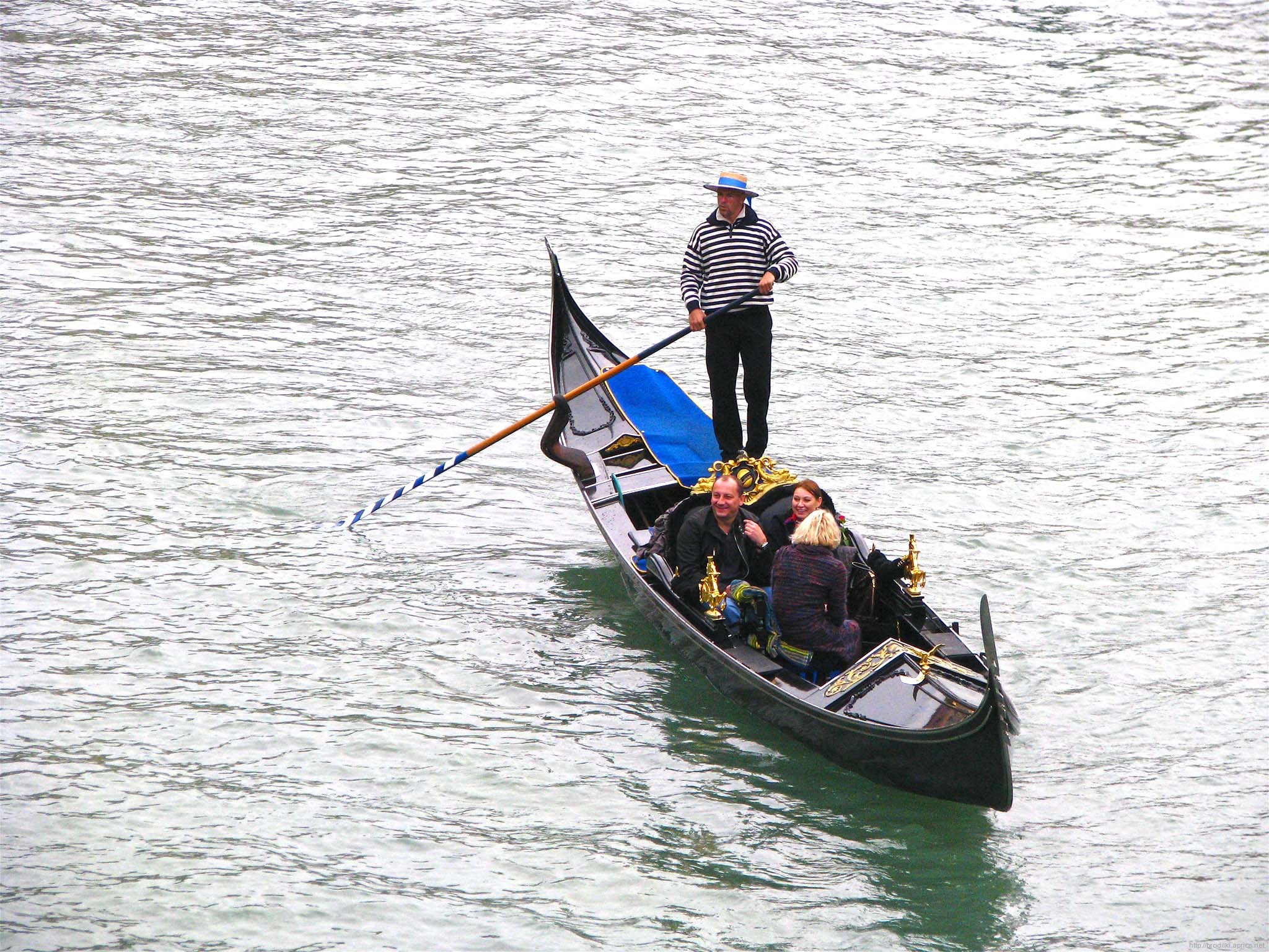 Гондольер катает туристов. Гранд-канал, Венеция, Италия