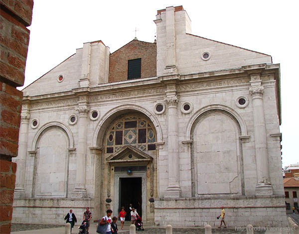 Достопримечательности Римини: кафедральный собор Святого Франциска ("Сан Франческо" или Собор Малатеста).