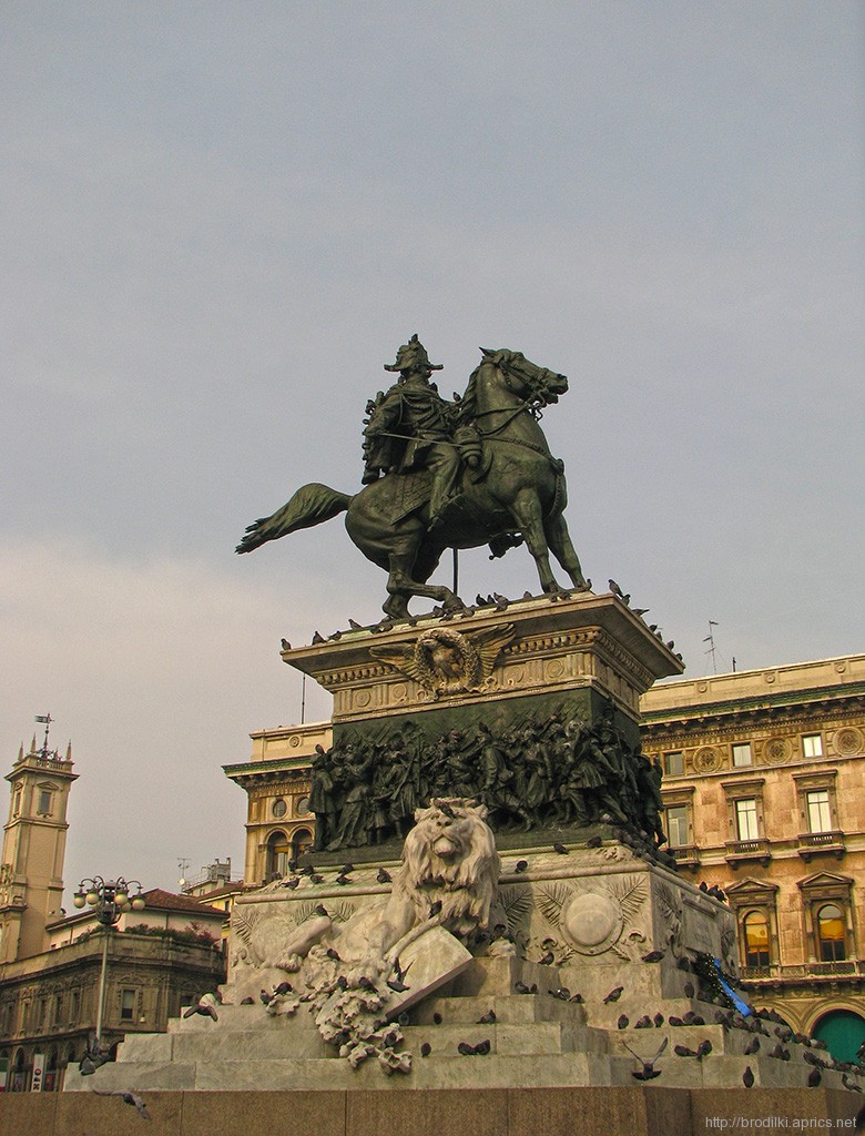 Статуя королю Витторио-Эммануэле II